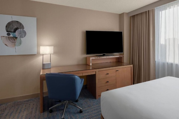 Delta Hotels by Marriott Santa Clara Silicon Valley image 10